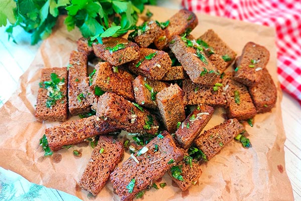 Гренки с чесноком и зеленью