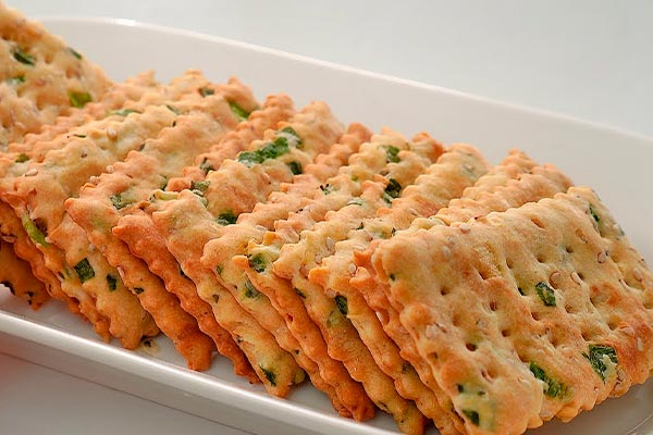 Луковые крекеры