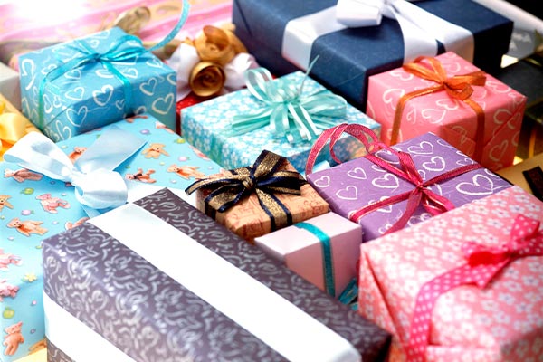 Оберточная бумага и как украсить подарок