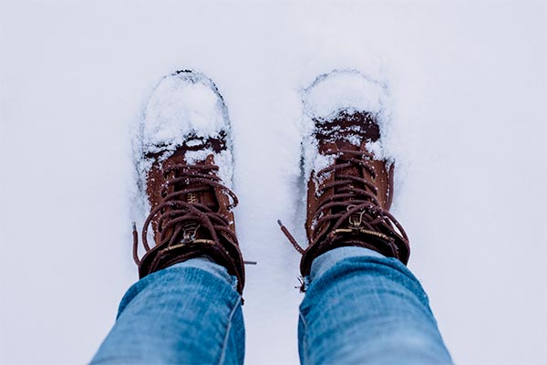 Эта простая уловка предотвратит замерзание ног в обуви