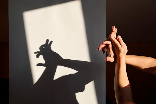 Как научиться делать тени руками